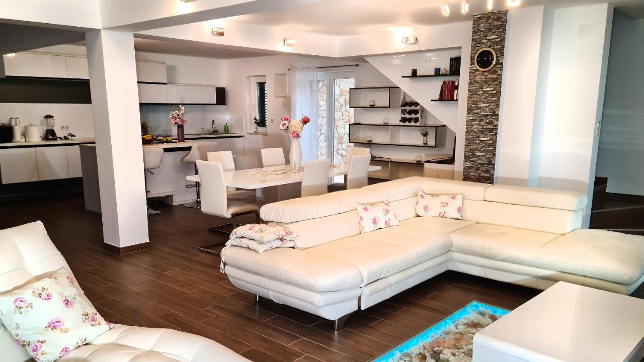 Villa Relax , With Seaview And Two Pools Near Beach Starigrad  Ngoại thất bức ảnh